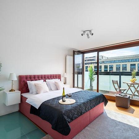 Apartment With Balcony And Parking Near The Prague Museum Eksteriør billede