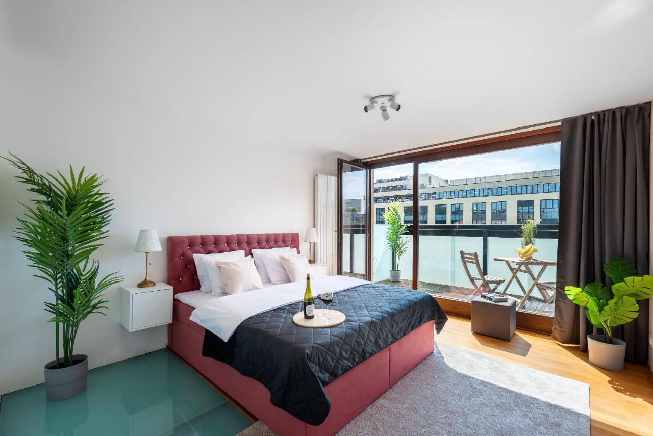 Apartment With Balcony And Parking Near The Prague Museum Eksteriør billede