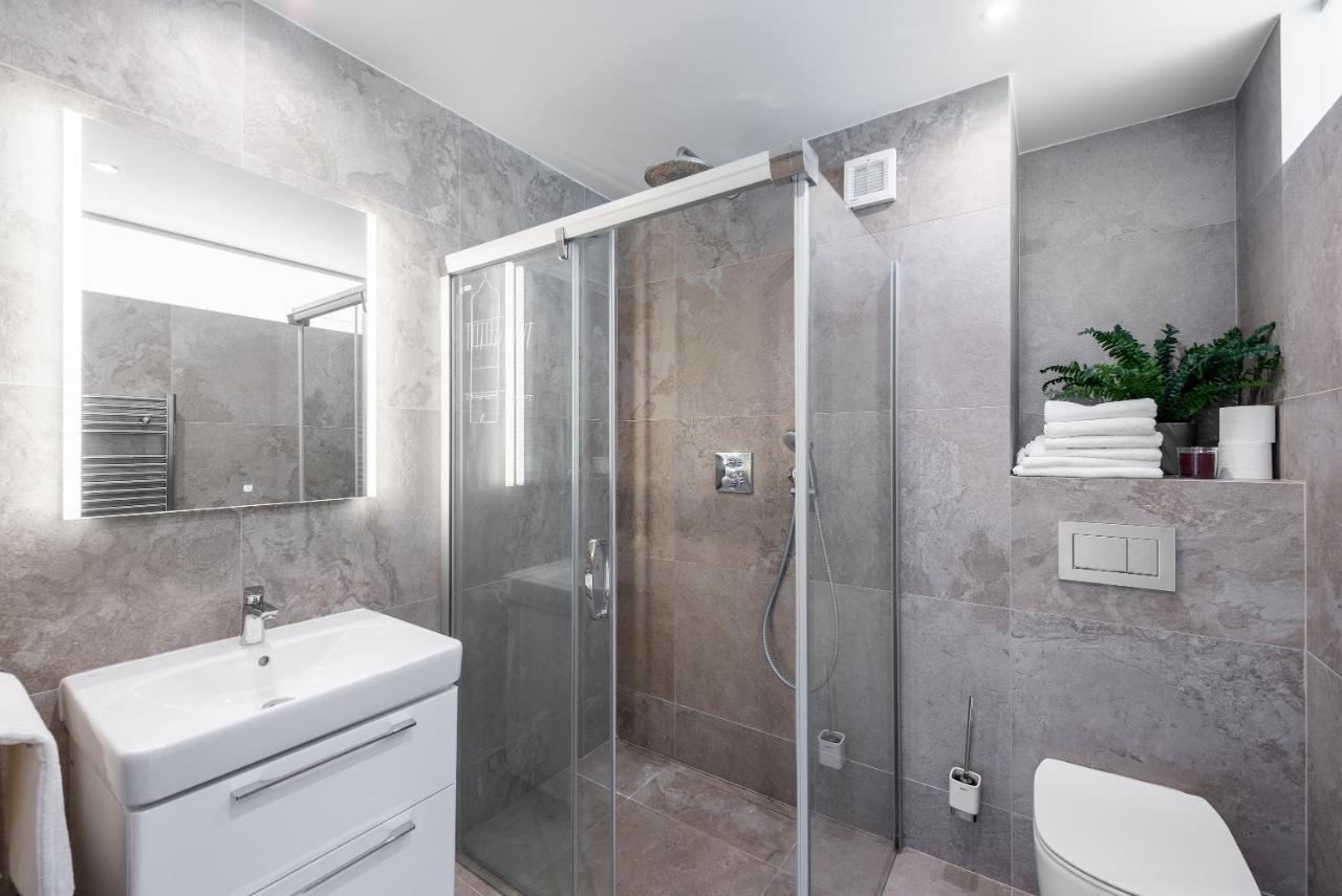 Apartment With Balcony And Parking Near The Prague Museum Eksteriør billede