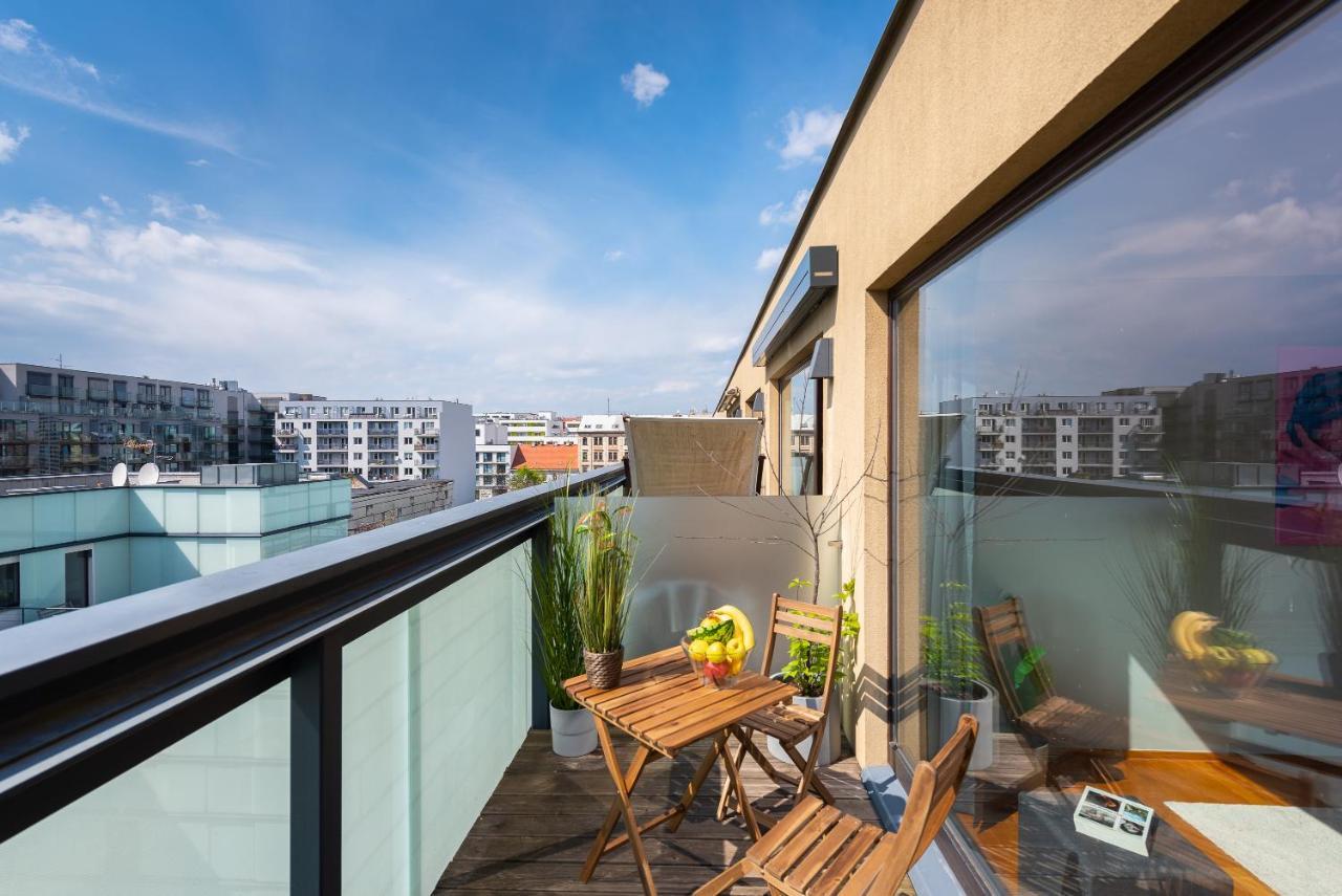 Apartment With Balcony And Parking Near The Prague Museum Eksteriør billede