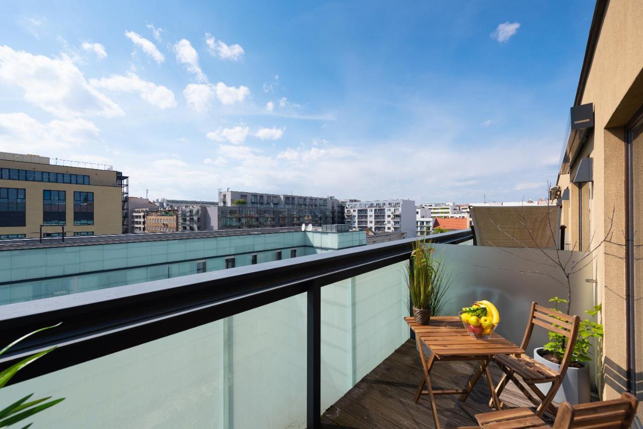 Apartment With Balcony And Parking Near The Prague Museum Eksteriør billede